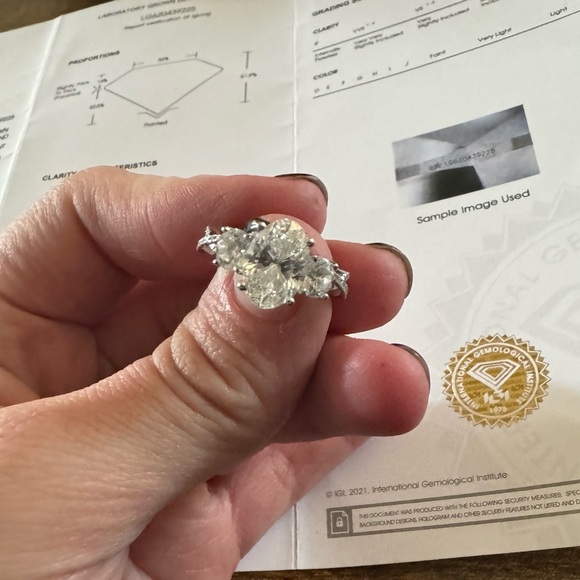 2.56 Certified IGI Color F VS1 Oval Diamond + 1.75 carats w/side-stones & band - Picture 5 of 12